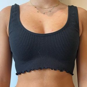 Simple ribbed black tank top